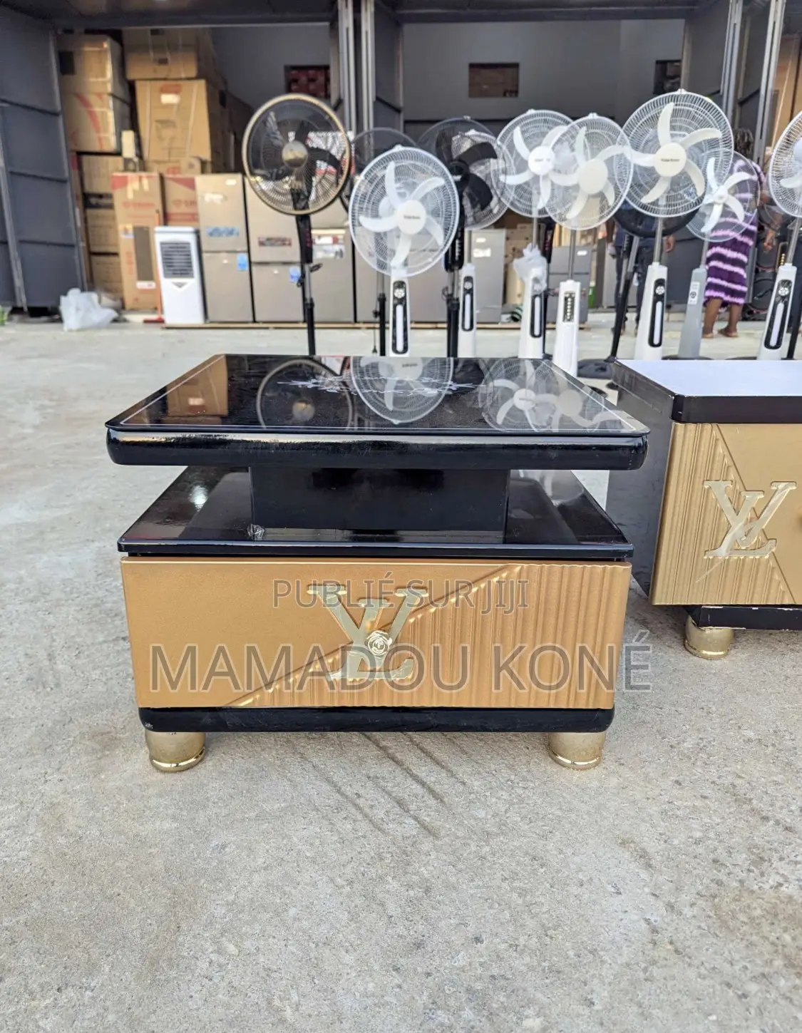 Table De Salon Disponible