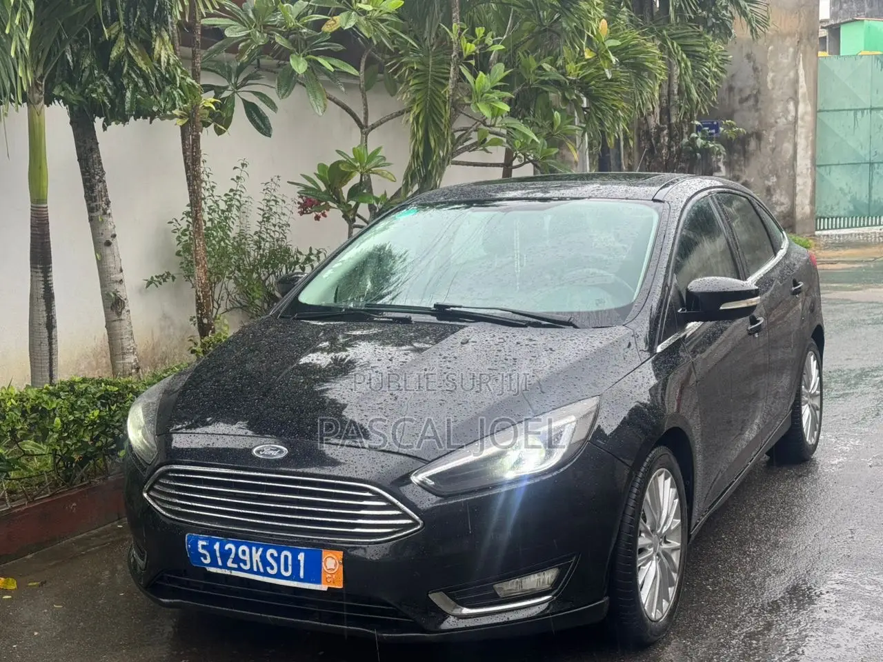 Ford Focus Titanium Sedan FWD (2.0L 4cyl 6A) 2017 Noir