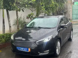 Ford Focus Titanium Sedan FWD (2.0L 4cyl 6A) 2017 Noir