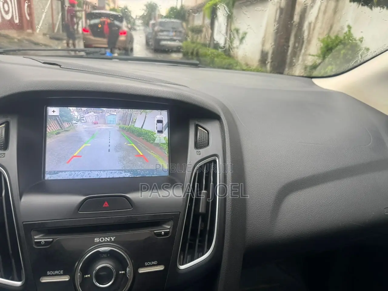 Ford Focus Titanium Sedan FWD (2.0L 4cyl 6A) 2017 Noir