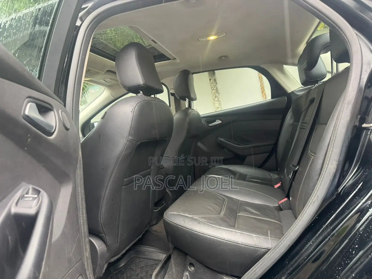 Ford Focus Titanium Sedan FWD (2.0L 4cyl 6A) 2017 Noir