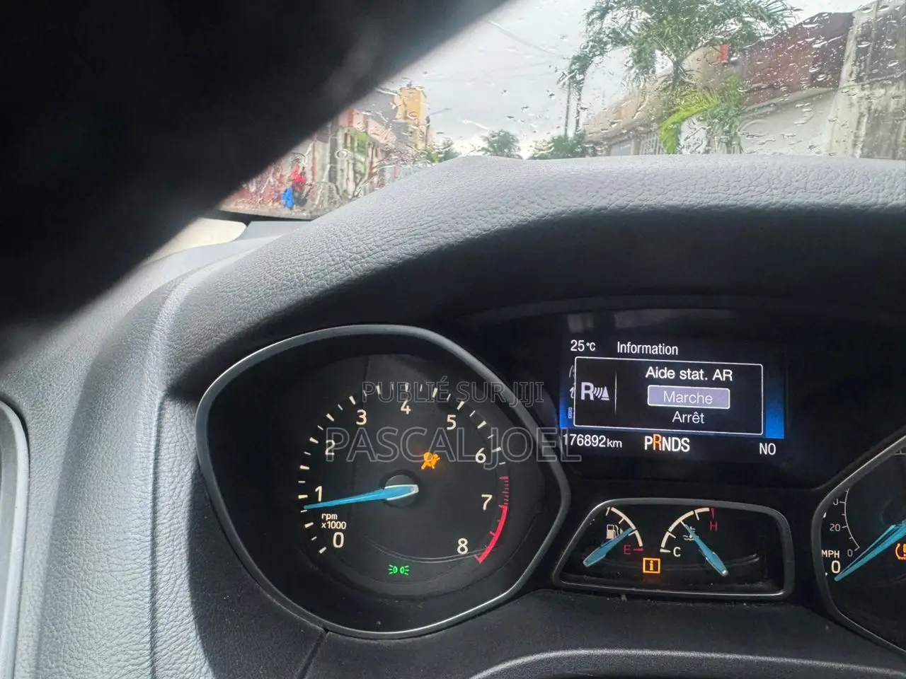 Ford Focus Titanium Sedan FWD (2.0L 4cyl 6A) 2017 Noir