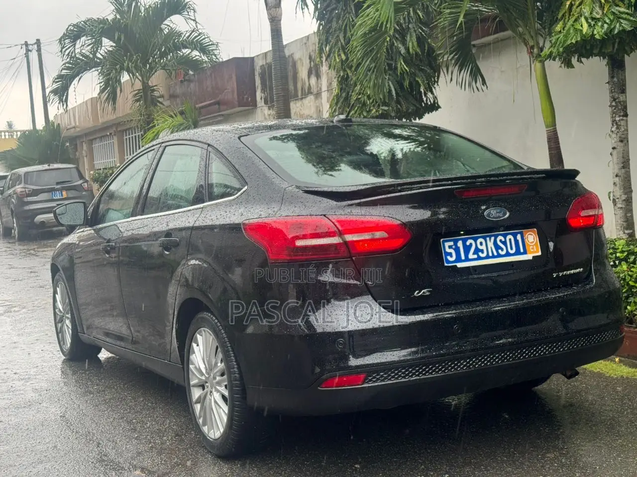 Ford Focus Titanium Sedan FWD (2.0L 4cyl 6A) 2017 Noir
