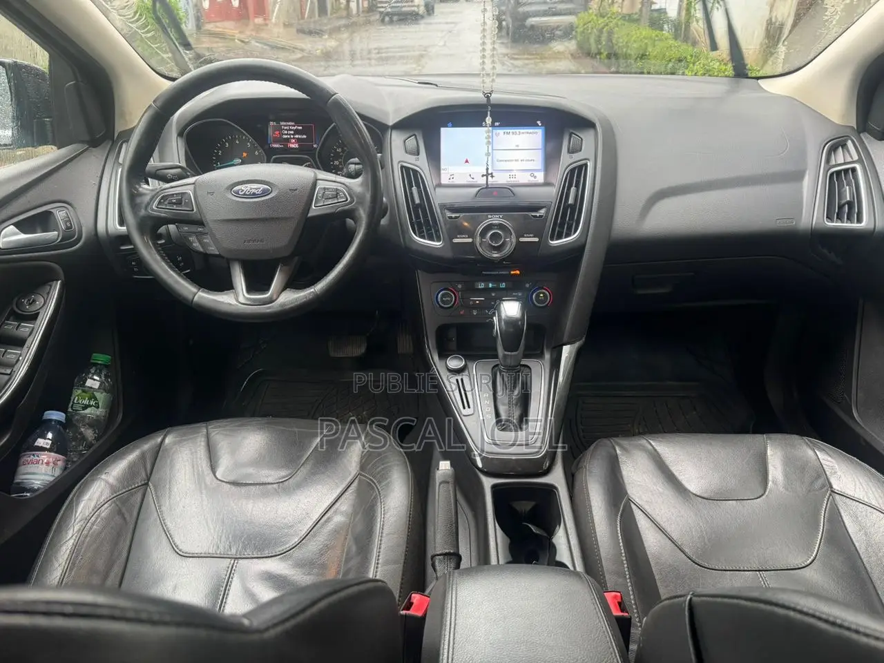 Ford Focus Titanium Sedan FWD (2.0L 4cyl 6A) 2017 Noir