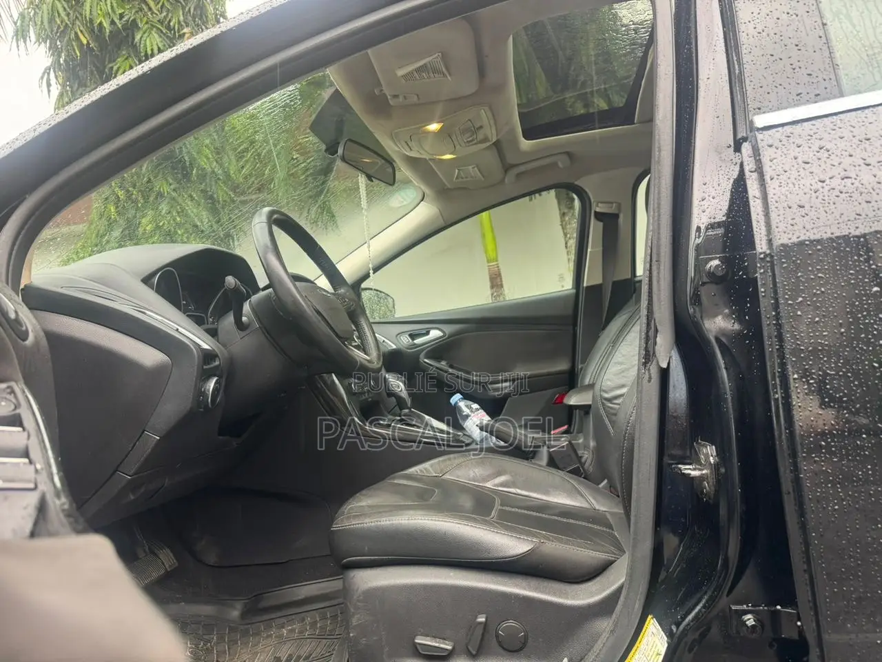 Ford Focus Titanium Sedan FWD (2.0L 4cyl 6A) 2017 Noir