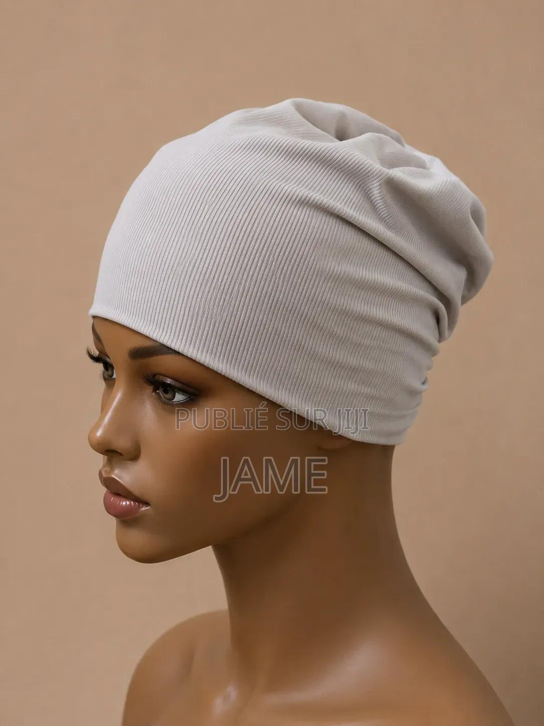 Chapeaux Élégants Disponibles