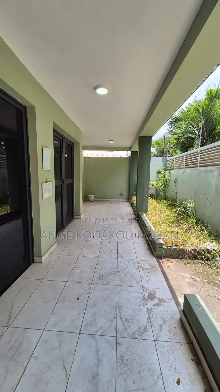 4chbre Duplex dans Ange Immobilier, Cocody à Louer