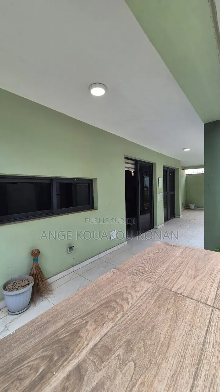 4chbre Duplex dans Ange Immobilier, Cocody à Louer