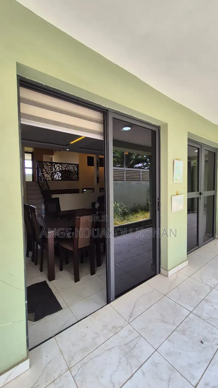 4chbre Duplex dans Ange Immobilier, Cocody à Louer