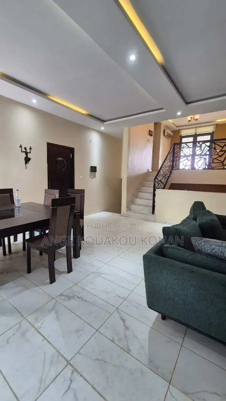 4chbre Duplex dans Ange Immobilier, Cocody à Louer