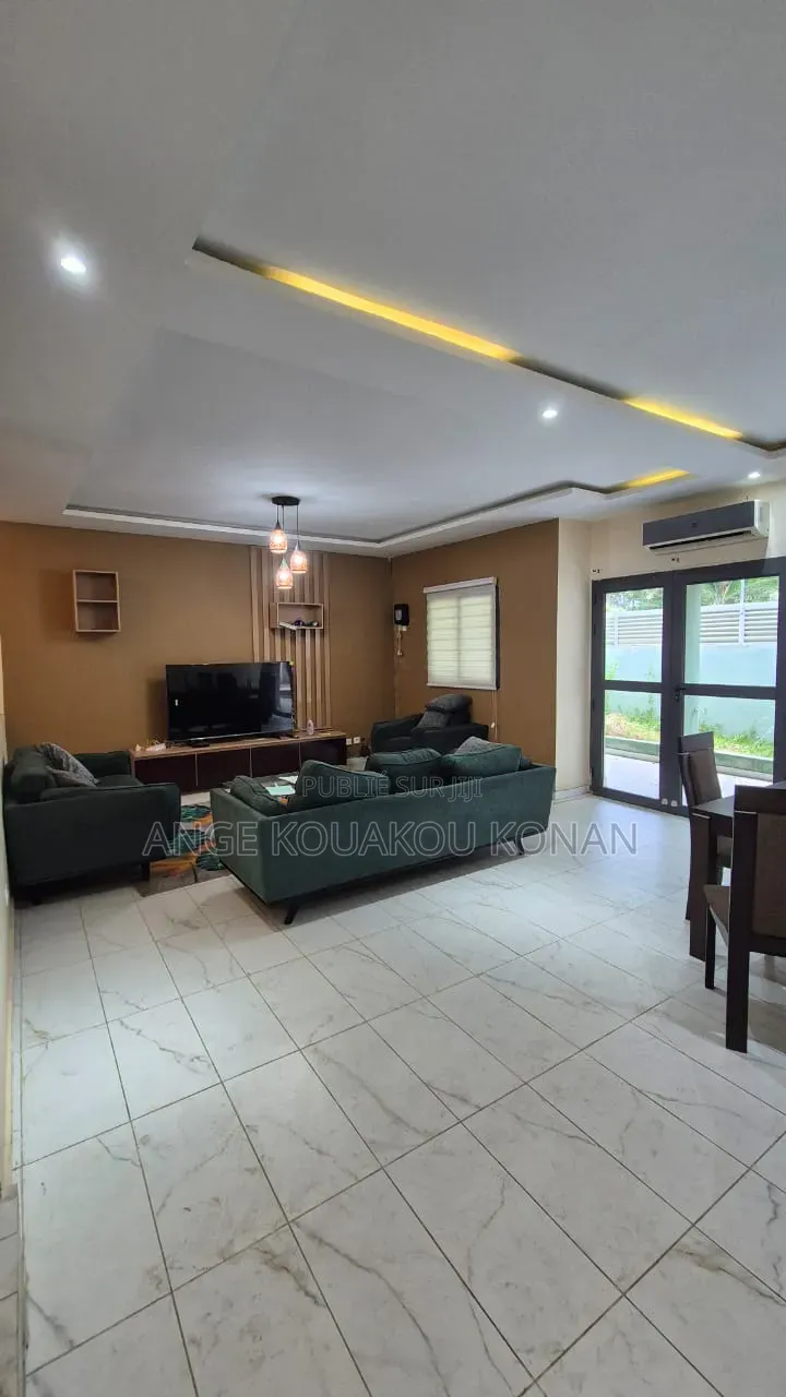 4chbre Duplex dans Ange Immobilier, Cocody à Louer