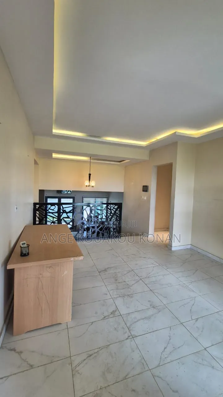 4chbre Duplex dans Ange Immobilier, Cocody à Louer
