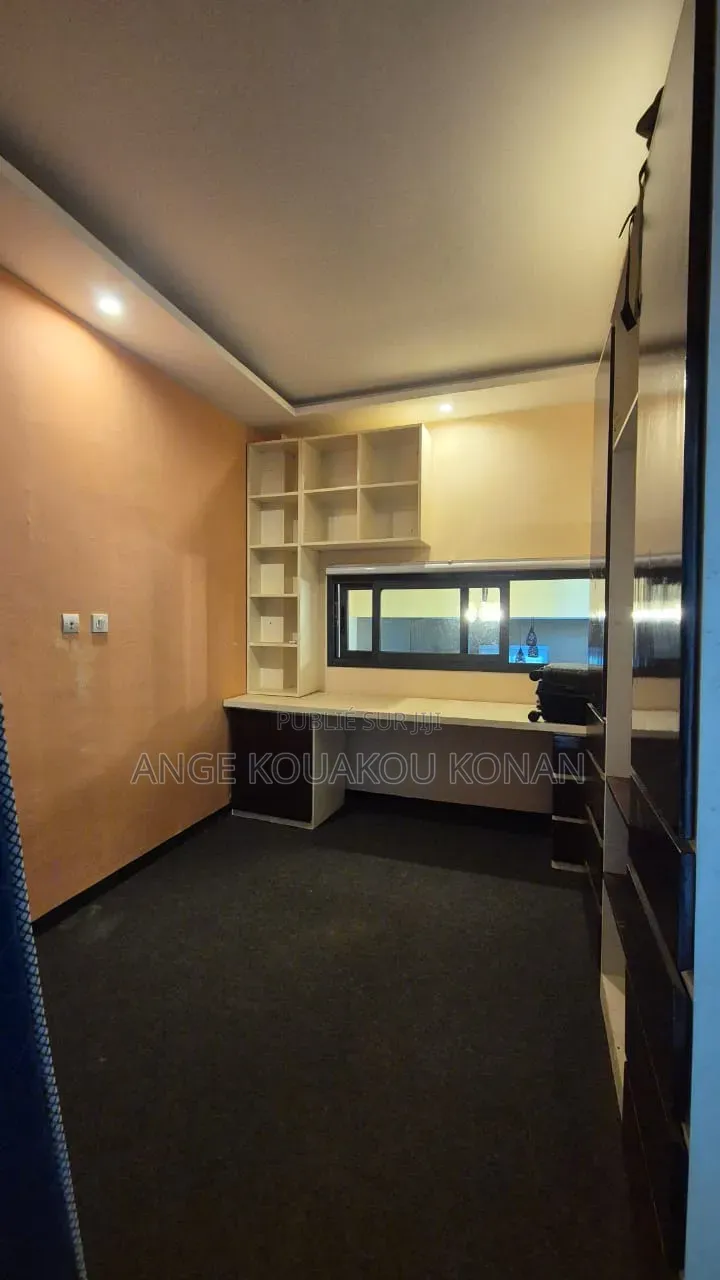 4chbre Duplex dans Ange Immobilier, Cocody à Louer