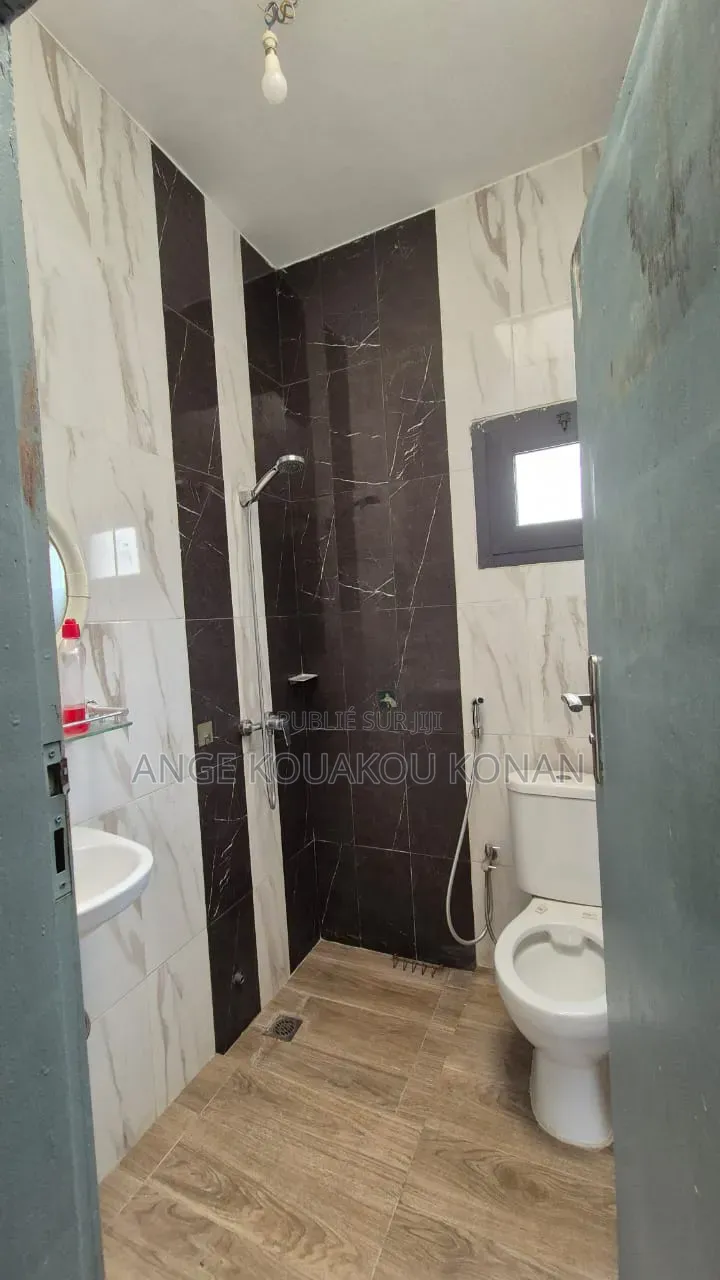 4chbre Duplex dans Ange Immobilier, Cocody à Louer