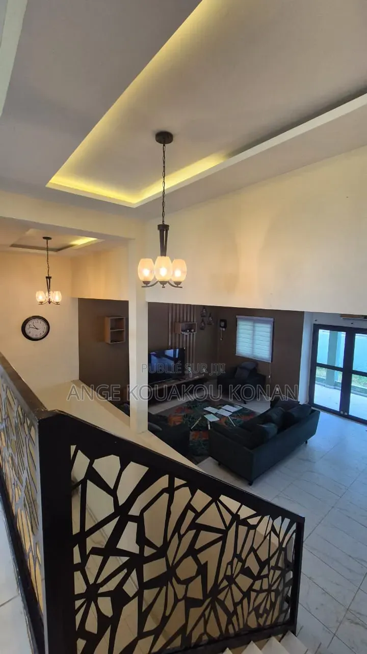 4chbre Duplex dans Ange Immobilier, Cocody à Louer