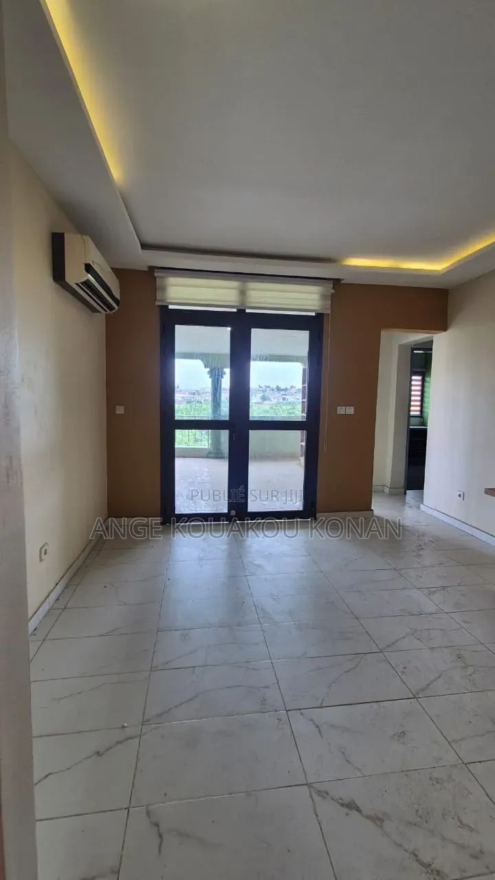 4chbre Duplex dans Ange Immobilier, Cocody à Louer
