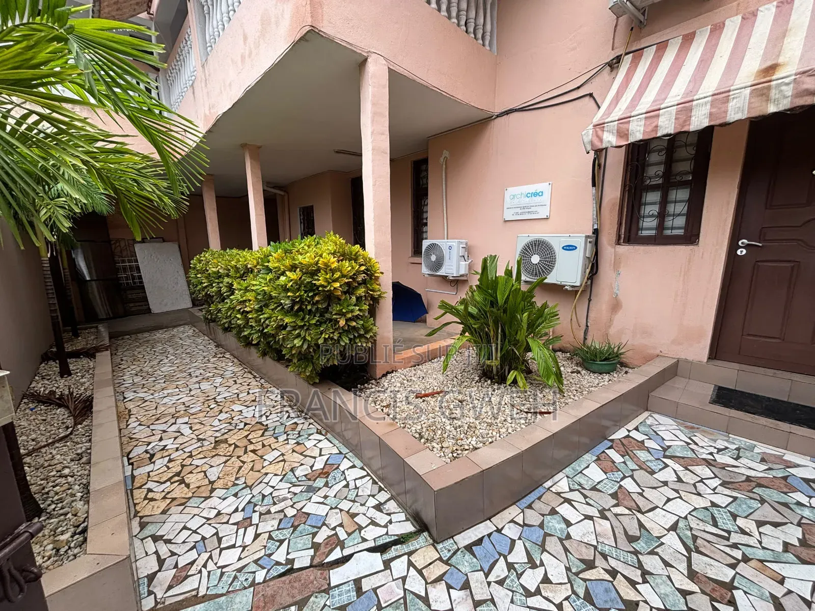 4chbre Duplex dans Francis Gweh, Cocody à Louer