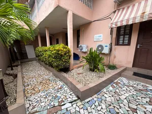 4chbre Duplex dans Francis Gweh, Cocody à Louer