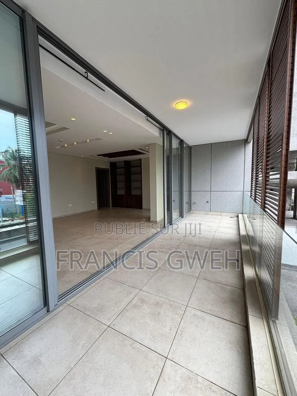 2chbre Appartement dans Francis Gweh, Cocody à Louer