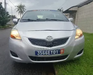 Toyota Yaris 2011 Argenté