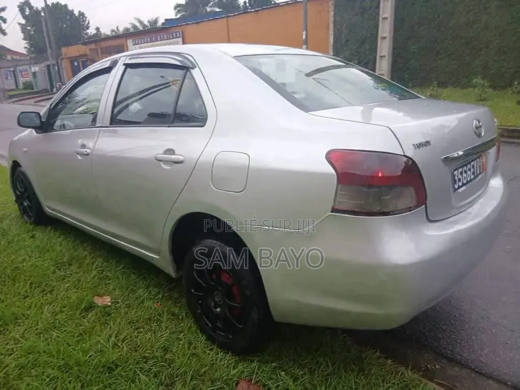 Toyota Yaris 2011 Argenté