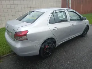 Toyota Yaris 2011 Argenté