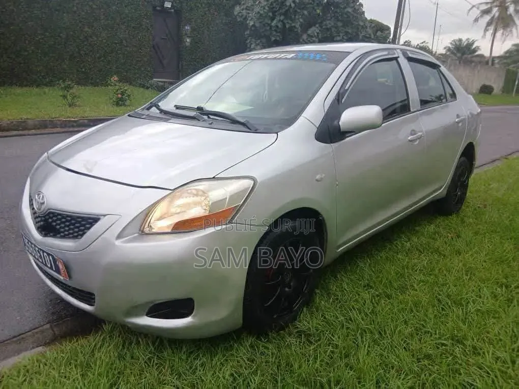 Toyota Yaris 2011 Argenté