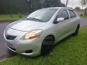 Toyota Yaris 2011 Argenté
