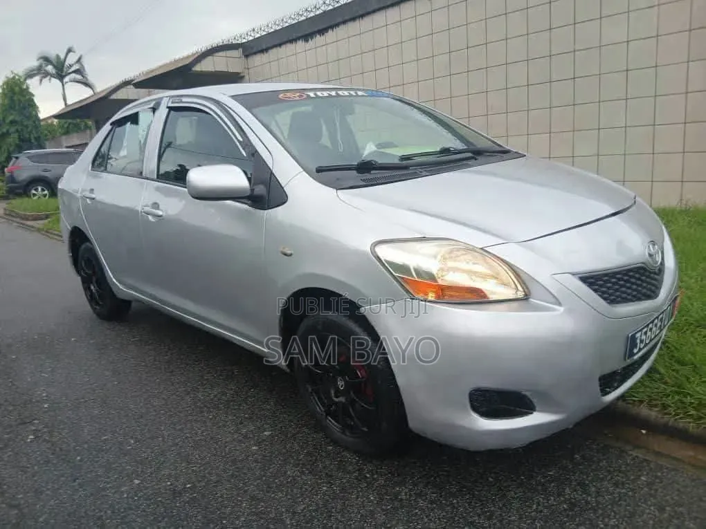 Toyota Yaris 2011 Argenté