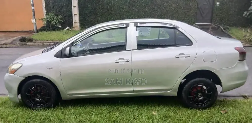 Toyota Yaris 2011 Argenté
