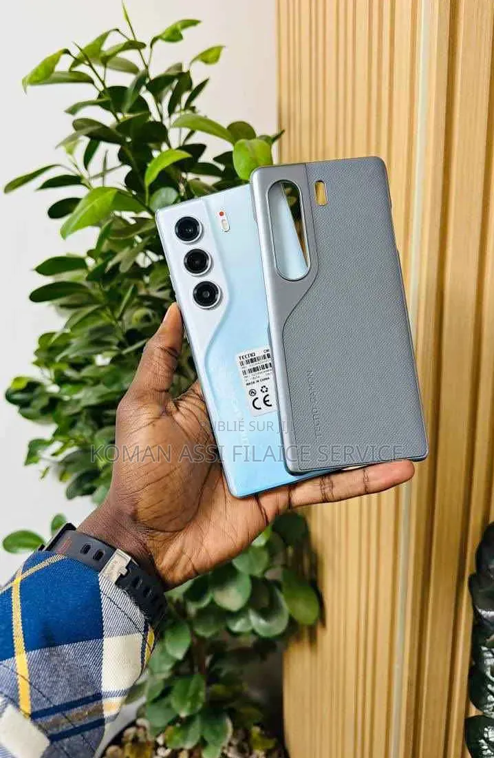 Nouveau Tecno Camon 40 256 GB Doré