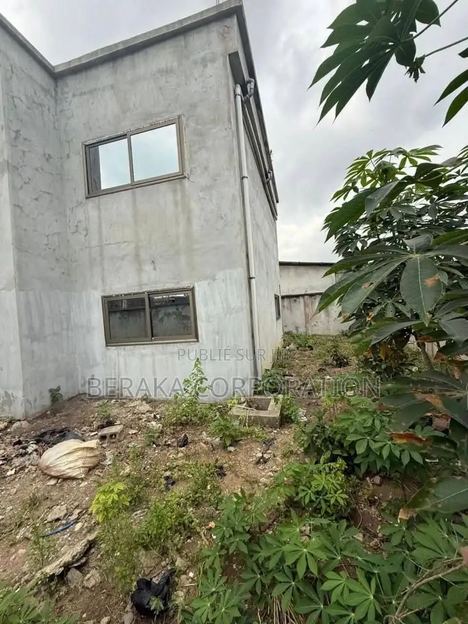 5chbre Duplex dans Beraka Corporation, Bingerville à Vendre
