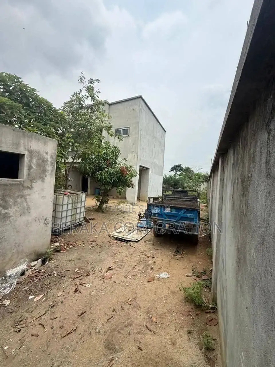 5chbre Duplex dans Beraka Corporation, Bingerville à Vendre