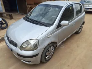Toyota Yaris 1.4 2002 Gris