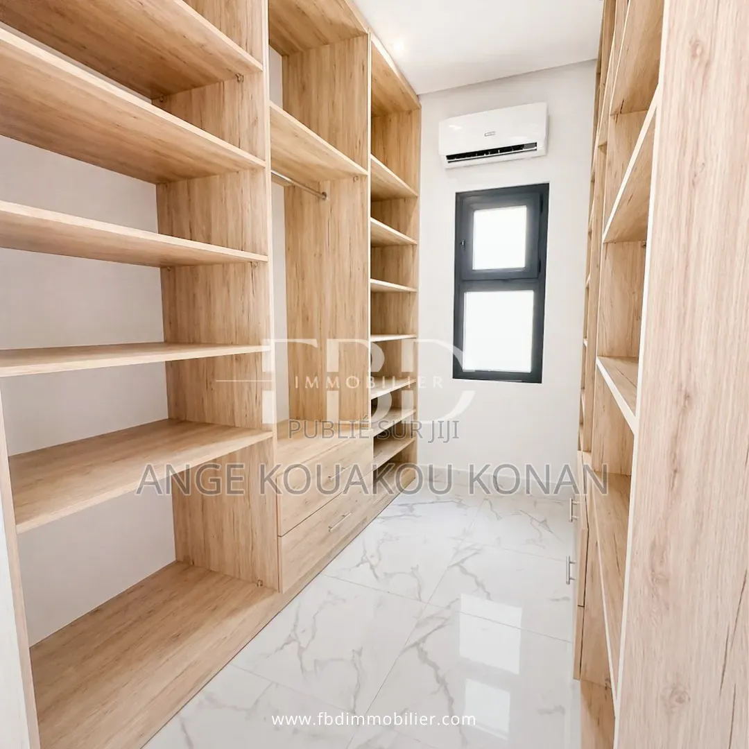 5chbre Duplex dans Ange Immobilier, Cocody à Louer