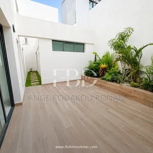 5chbre Duplex dans Ange Immobilier, Cocody à Louer