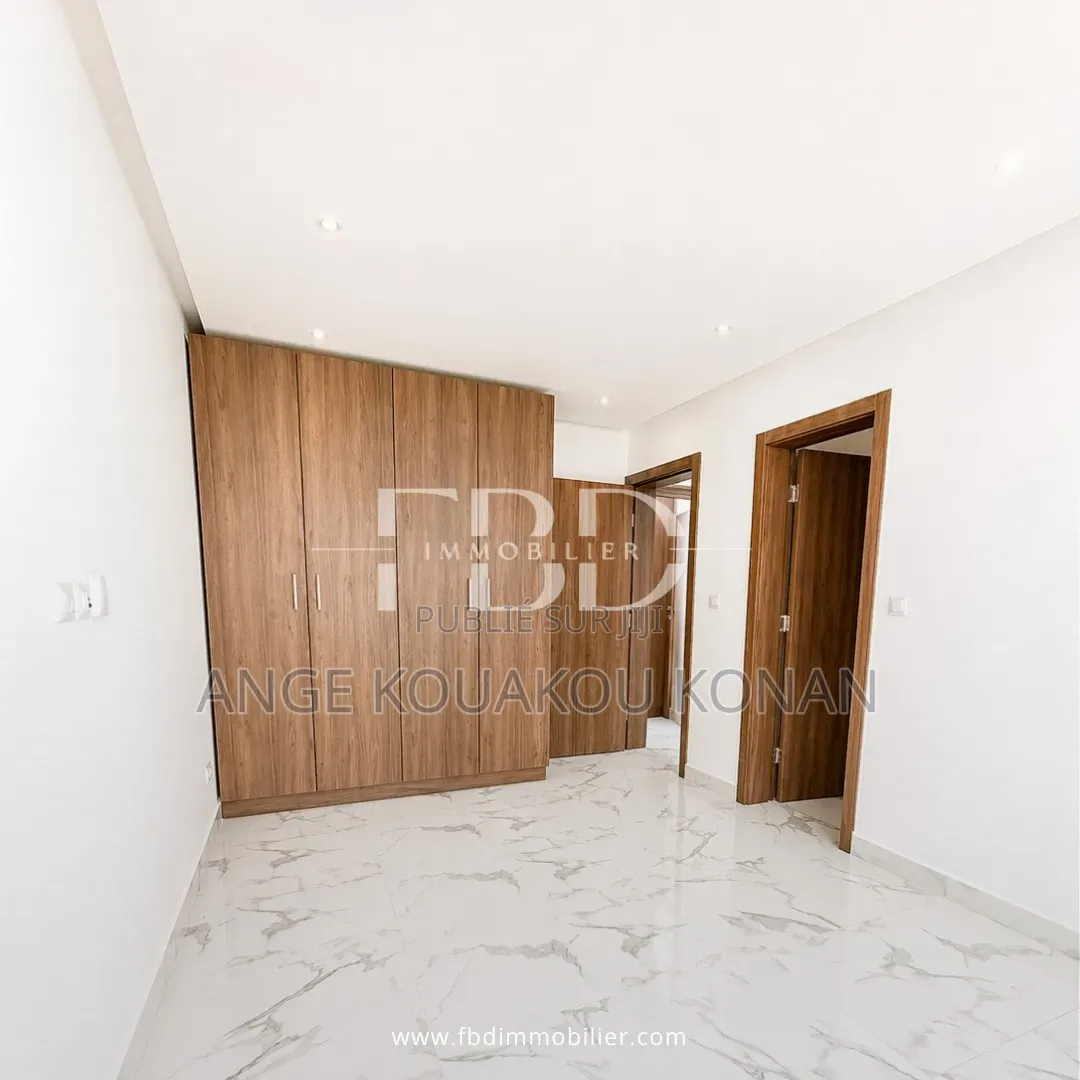 5chbre Duplex dans Ange Immobilier, Cocody à Louer