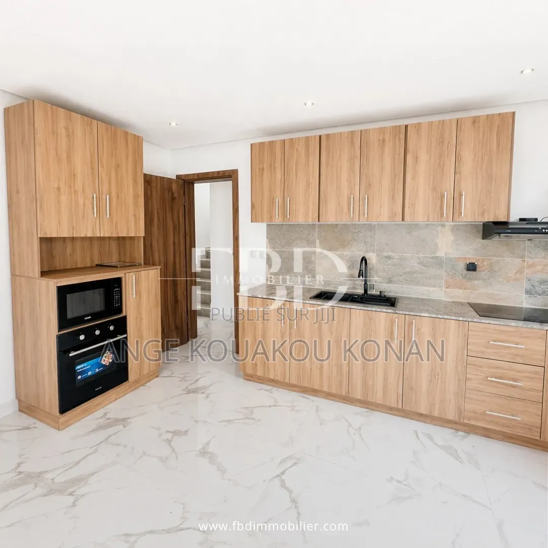 5chbre Duplex dans Ange Immobilier, Cocody à Louer