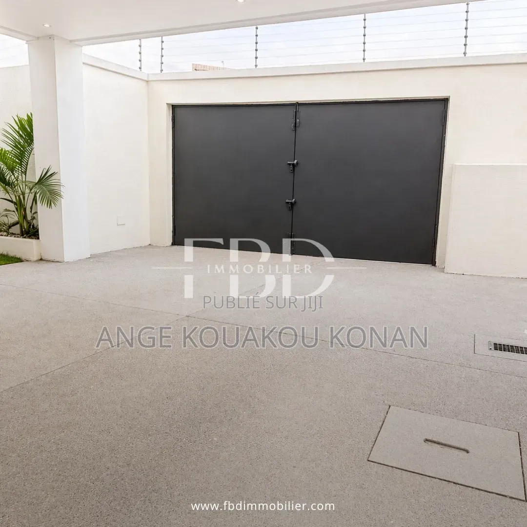 5chbre Duplex dans Ange Immobilier, Cocody à Louer