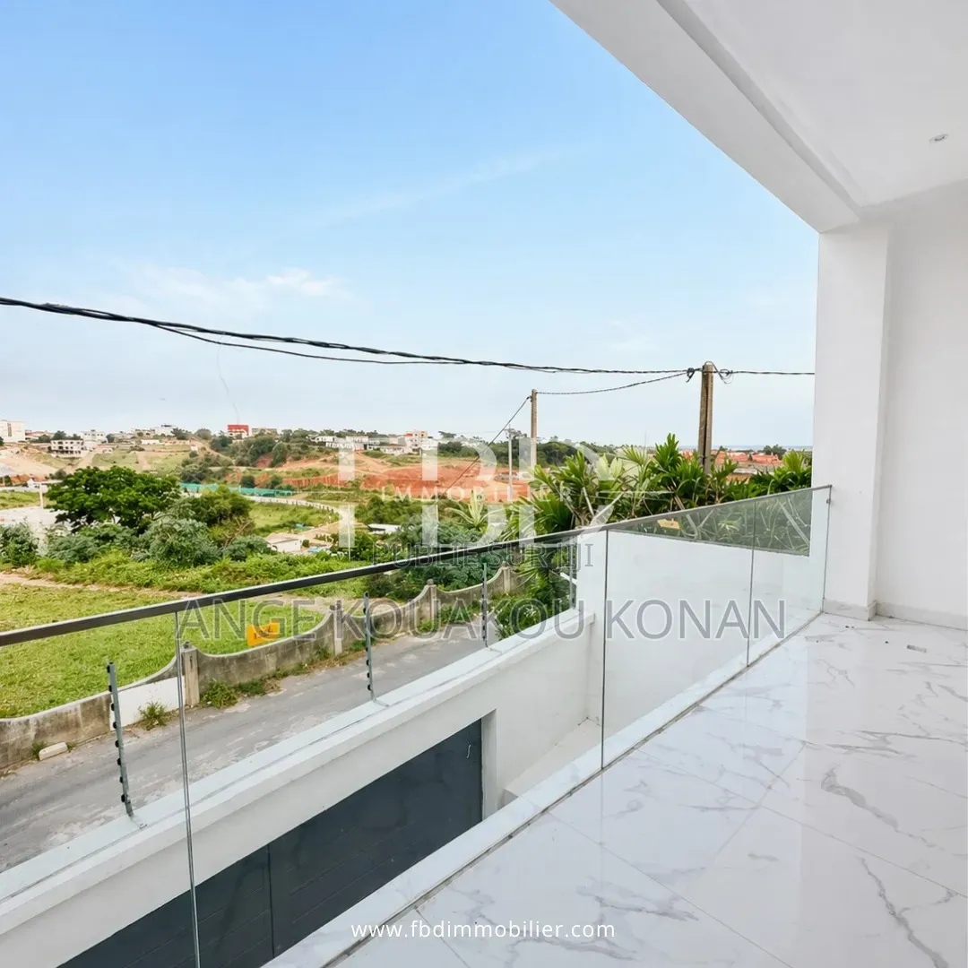5chbre Duplex dans Ange Immobilier, Cocody à Louer