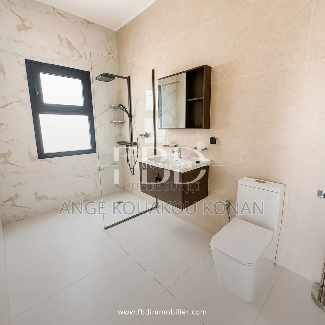5chbre Duplex dans Ange Immobilier, Cocody à Louer