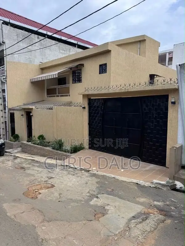4chbre Duplex dans Djôlo, Cocody à Louer