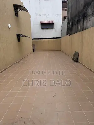 4chbre Duplex dans Djôlo, Cocody à Louer