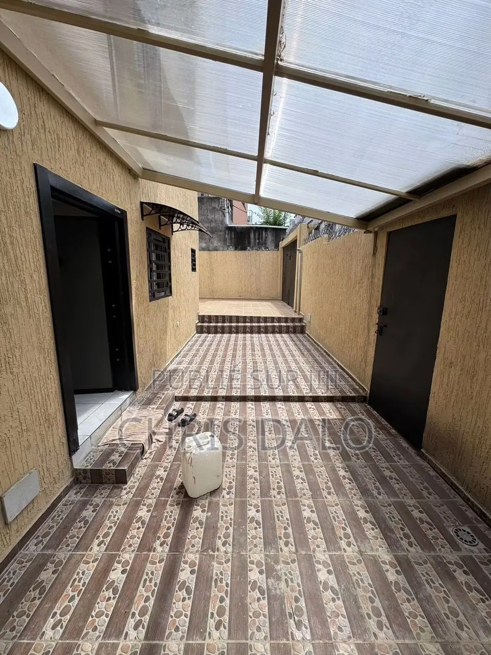 4chbre Duplex dans Djôlo, Cocody à Louer