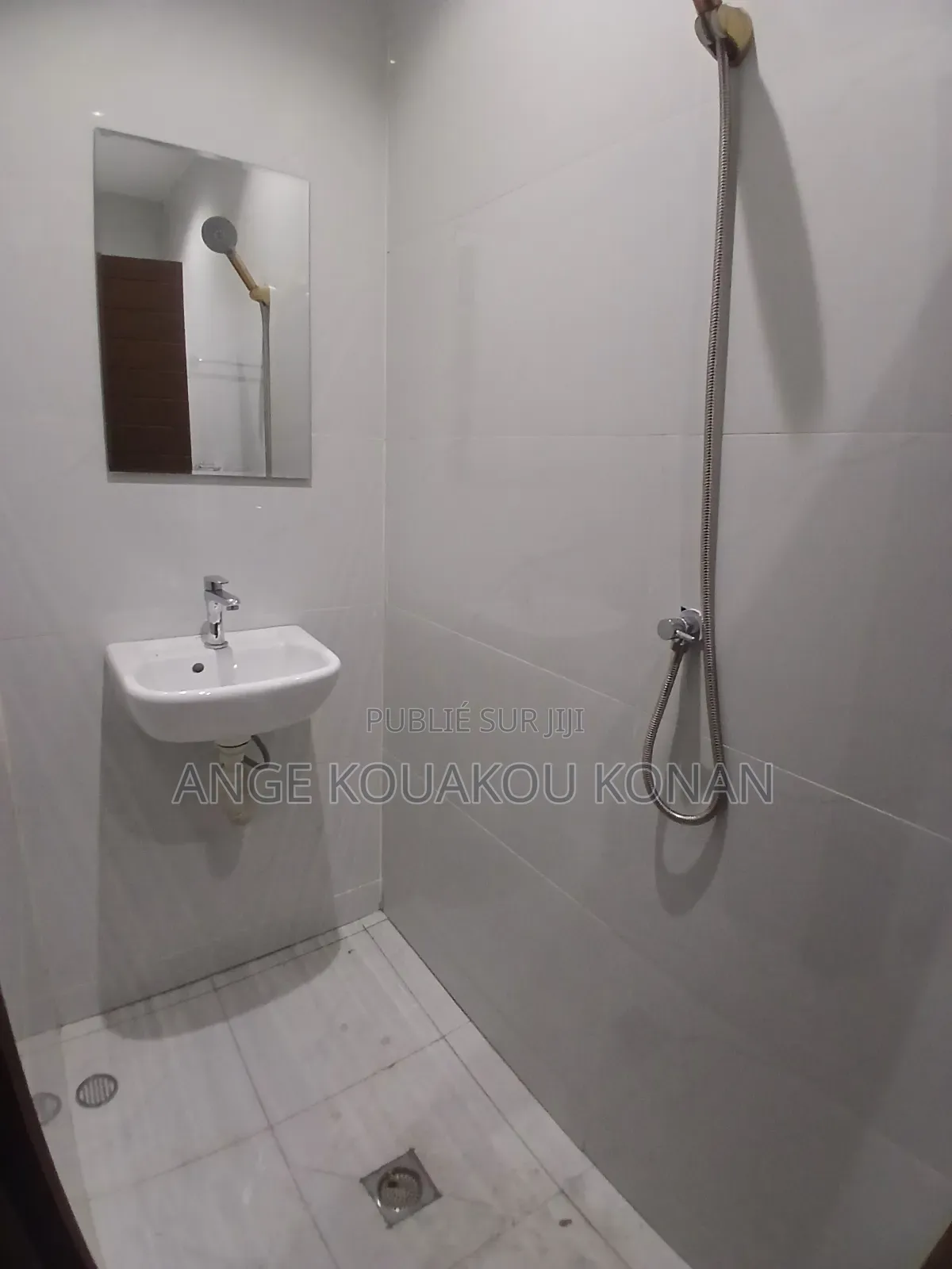 2chbre Appartement dans Ange Immobilier, Cocody à Louer
