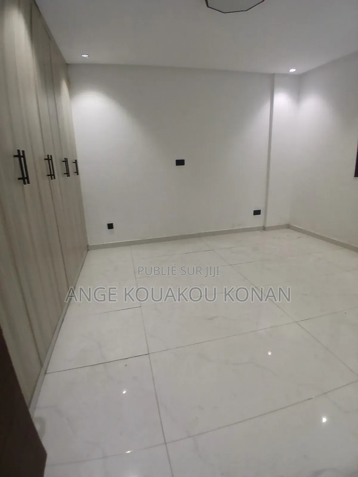 2chbre Appartement dans Ange Immobilier, Cocody à Louer