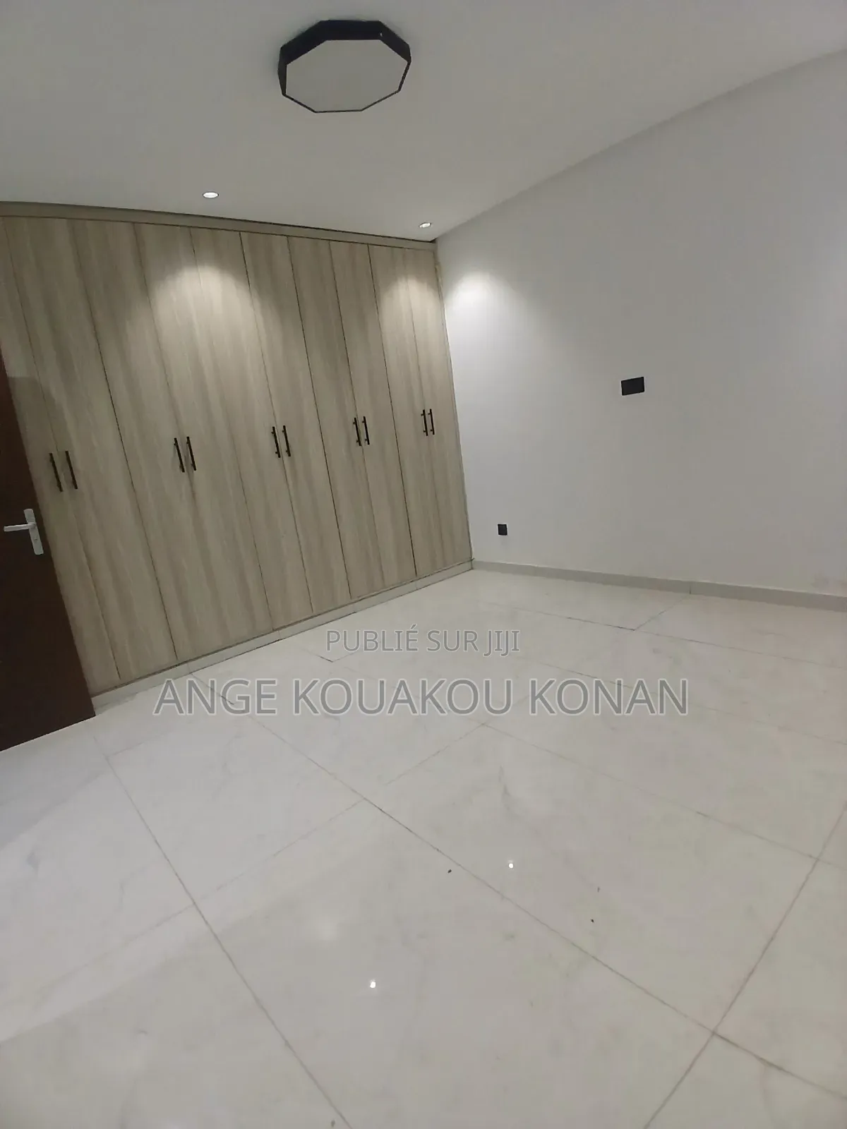 2chbre Appartement dans Ange Immobilier, Cocody à Louer