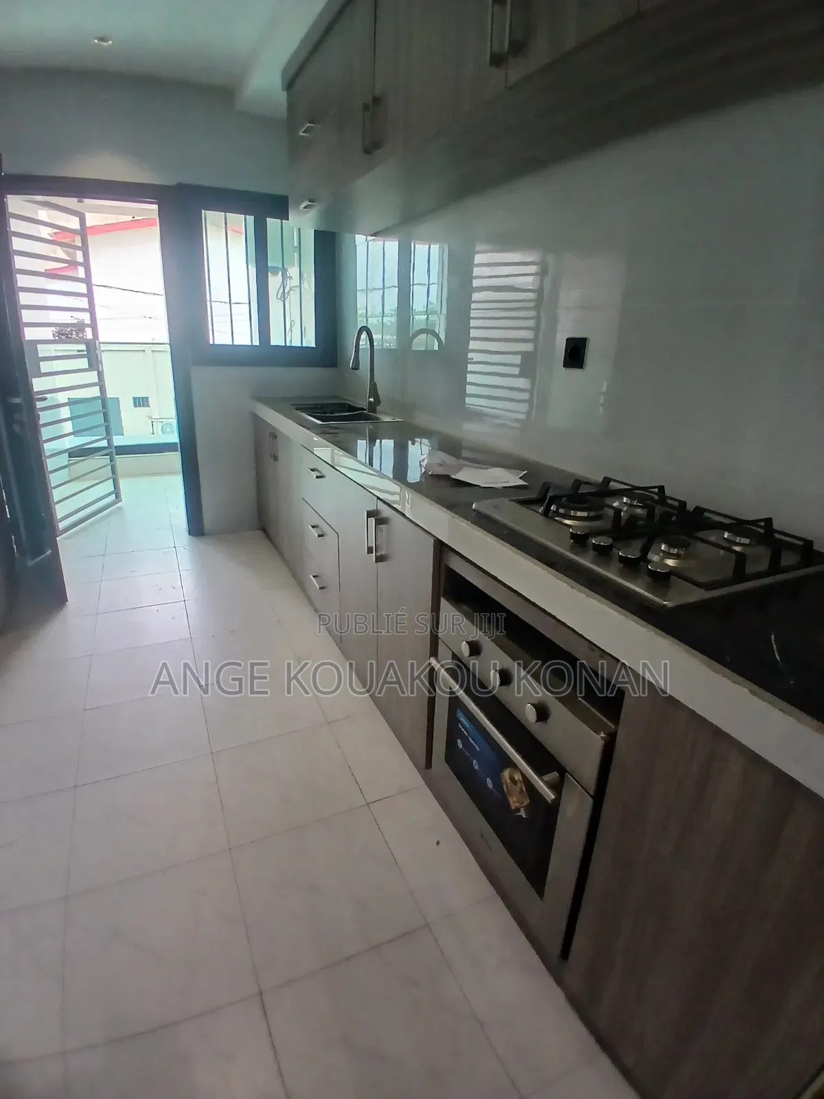 2chbre Appartement dans Ange Immobilier, Cocody à Louer