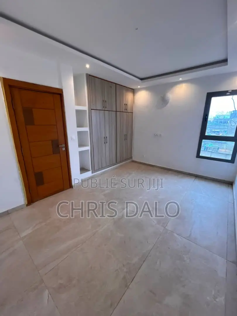 1chbre Appartement dans Beni, Cocody à Louer