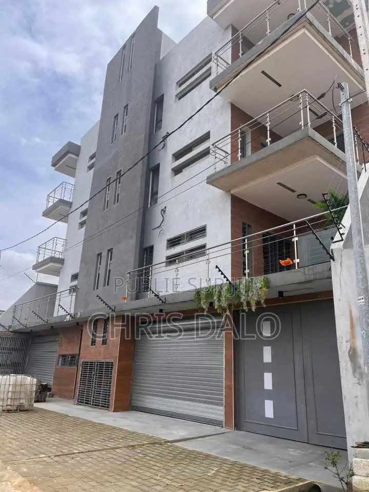1chbre Appartement dans Beni, Cocody à Louer